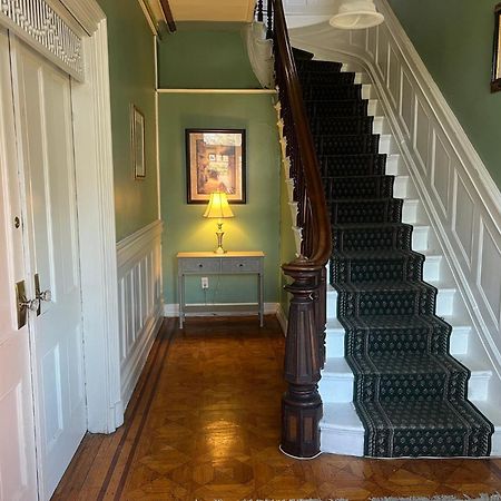 1 Bedroom Private Victorian Apt In Convenient City Location On 5 Acre, Sleeps 4 Poughkeepsie Exterior foto