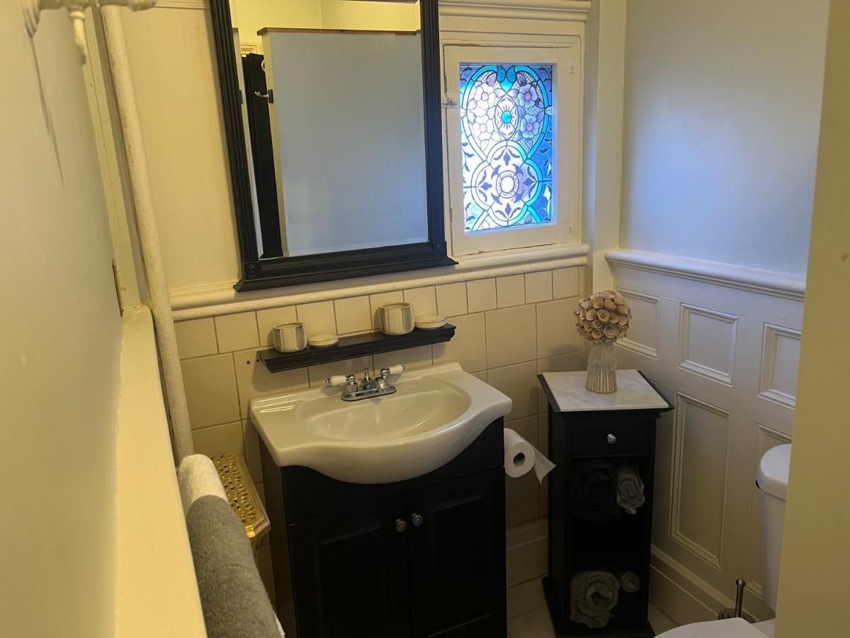 1 Bedroom Private Victorian Apt In Convenient City Location On 5 Acre, Sleeps 4 Poughkeepsie Exterior foto
